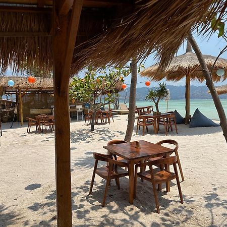 Senang Villa Gili Air Buitenkant foto